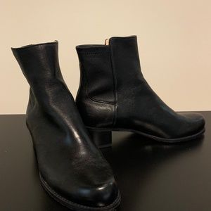 Stuart Weitzman  black leather 8.5M boots